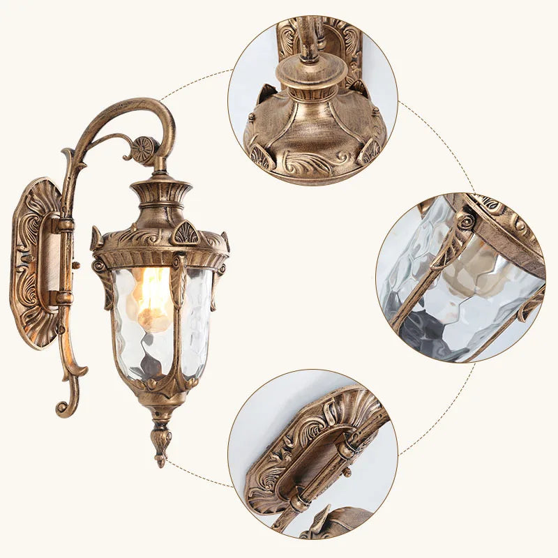 Applique murale extérieure en métal finition bronze avec verre texturé et détails décoratifs vintage