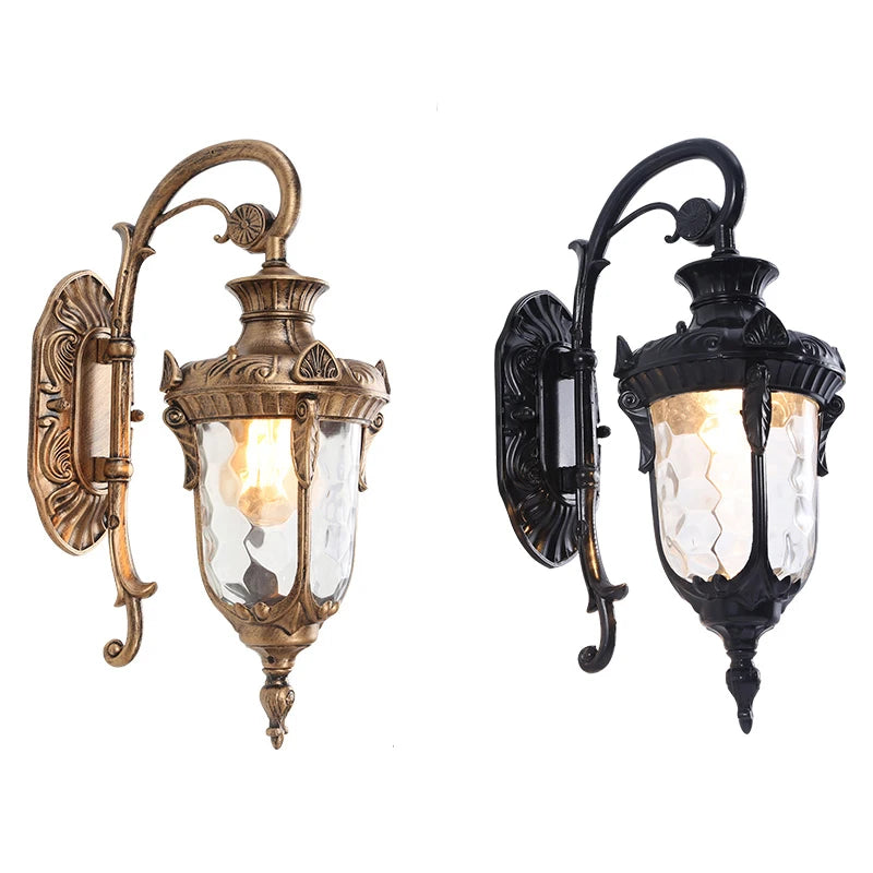 Appliques murales extérieures vintage en deux finitions bronze et noire sur fond blanc