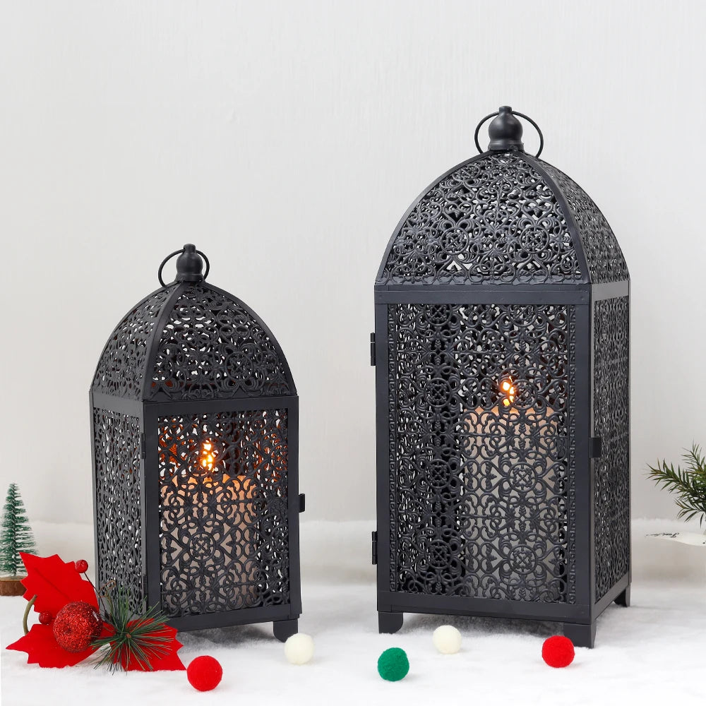 Lanternes décoratives noires utilisées pour une ambiance festive et chaleureuse.