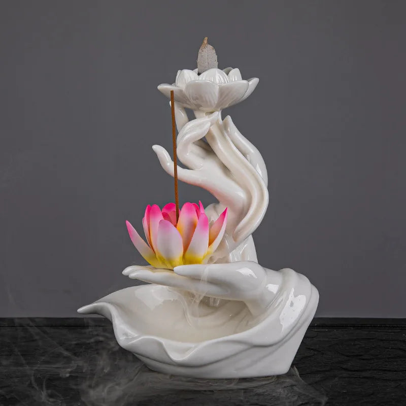 Porte encens lotus avec effet cascade de fumée pour une décoration apaisante.