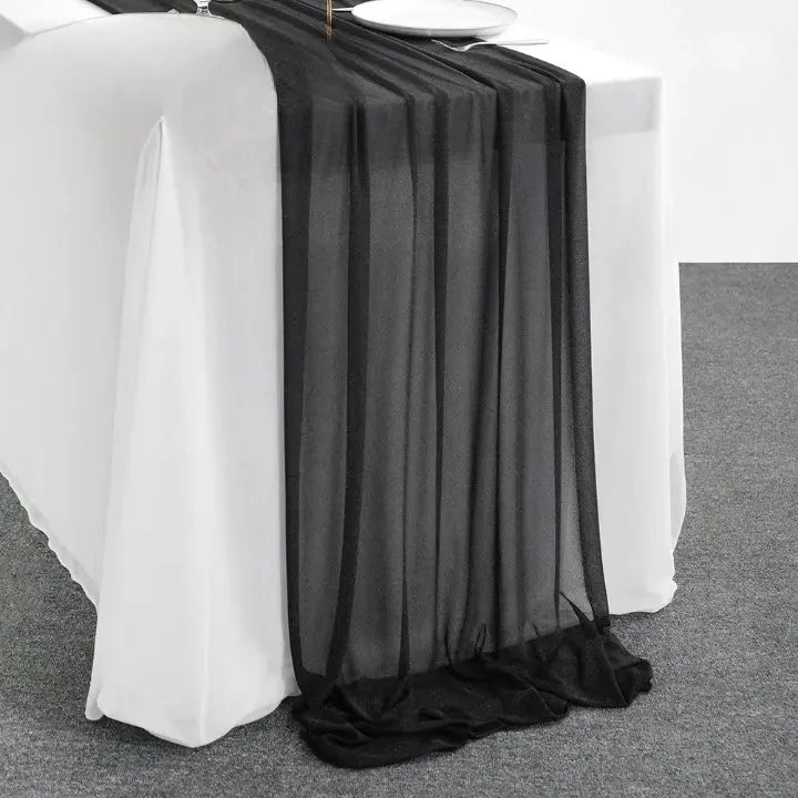 Chemin de table en organza noir pour décoration de table moderne et sophistiquée