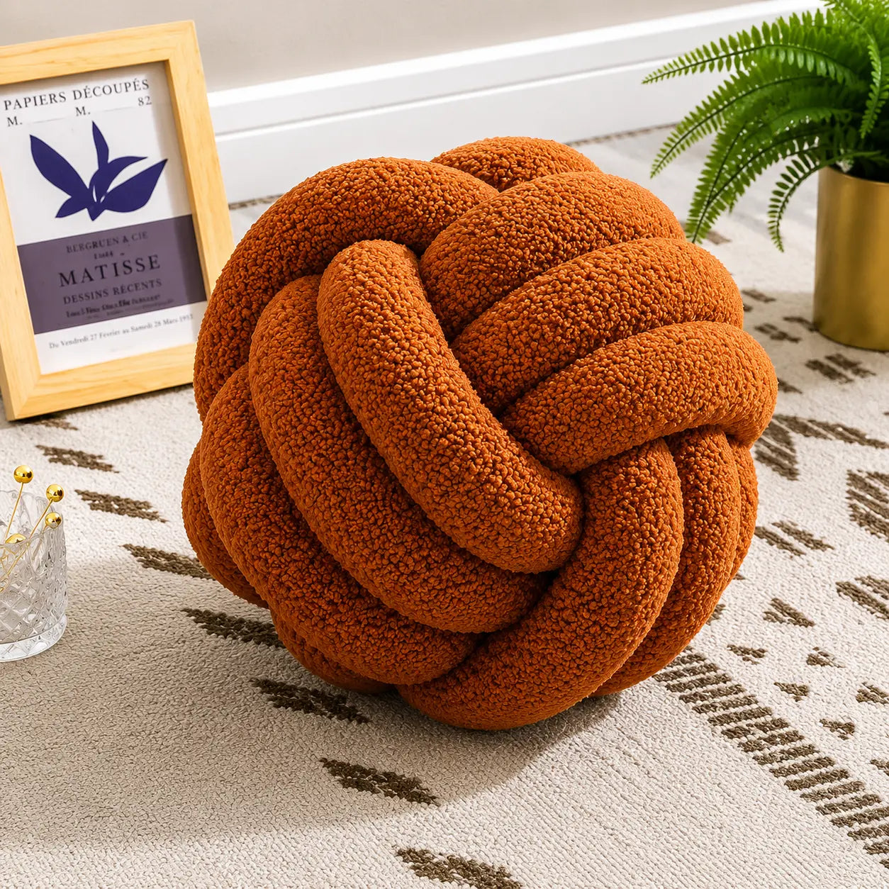Coussin noeud marron caramel en tissu bouclé style cocooning