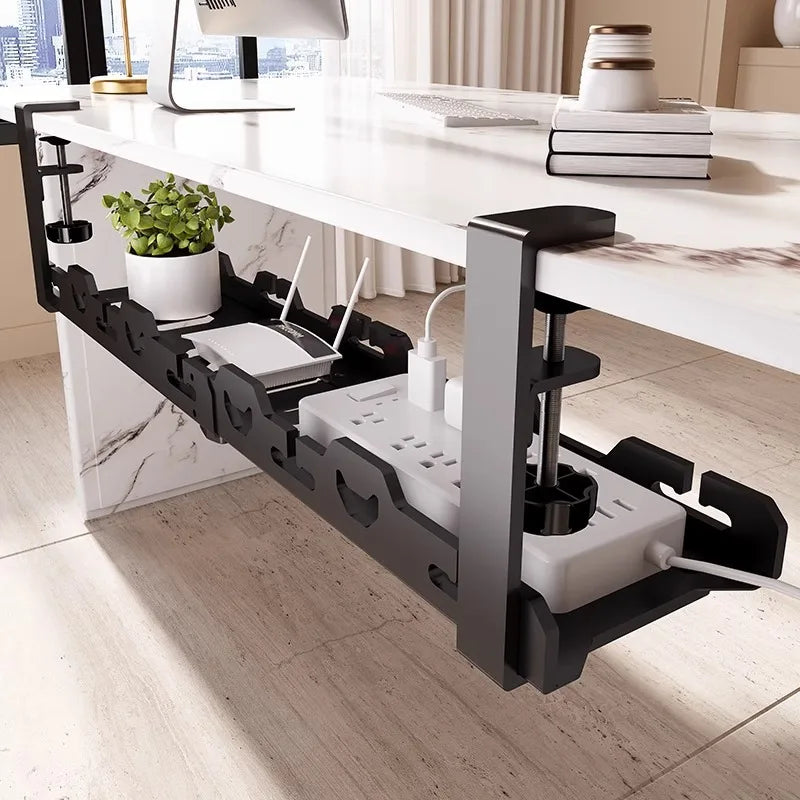 Système de gestion des câbles fixé sous bureau pour organiser multiprises et chargeurs