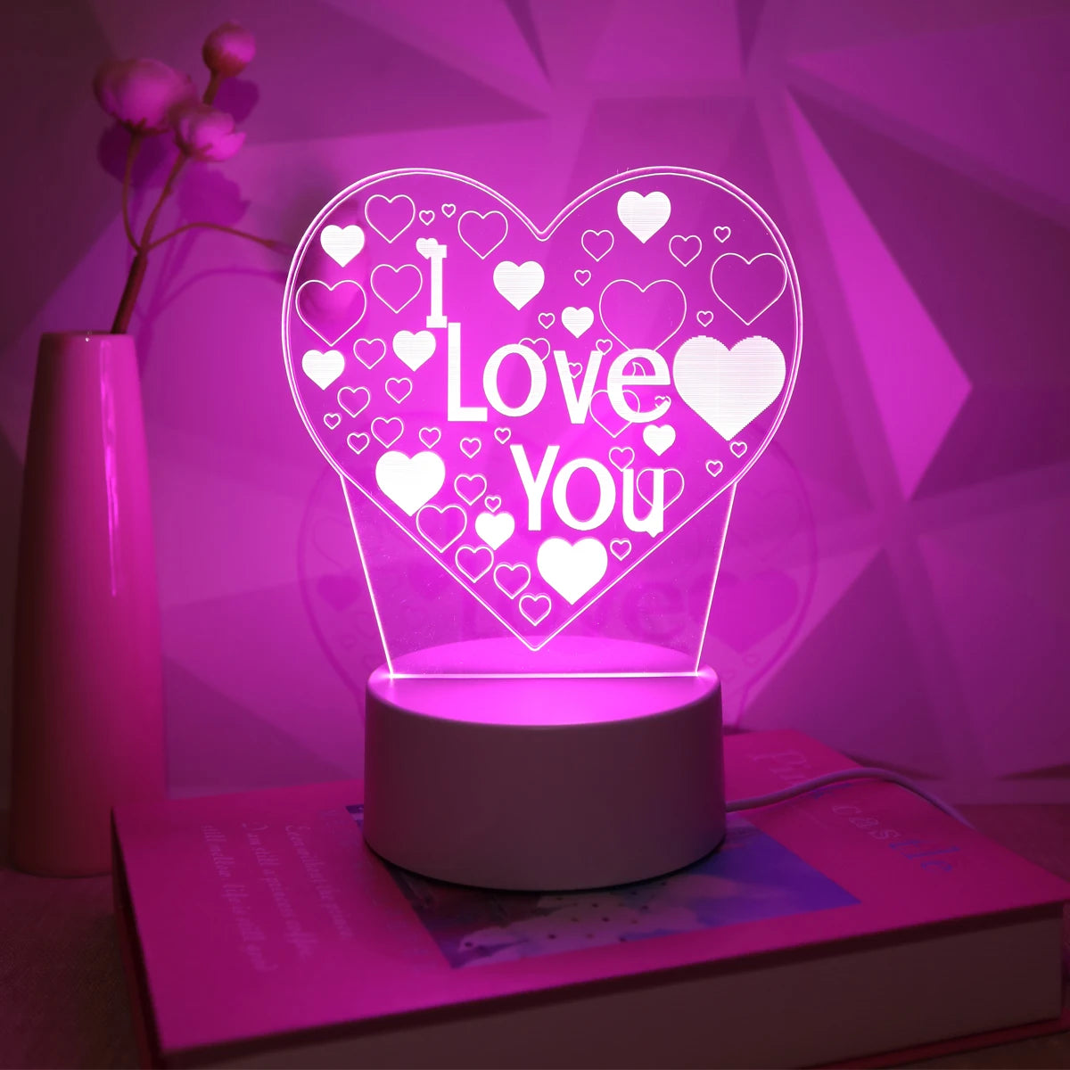 lampe led coeur i love you utilisée comme décoration lumineuse pour chambre ambiance romantique