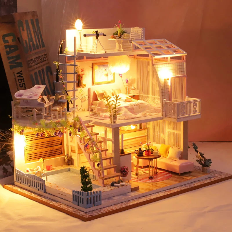 Maison miniature rose lumineuse avec terrasse, escalier et espace salon