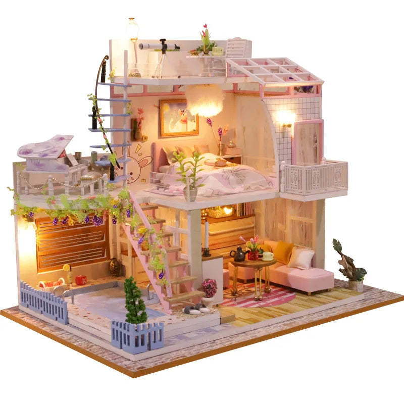 Maquette de maison miniature rose à deux étages avec mobilier détaillé et éclairage LED
