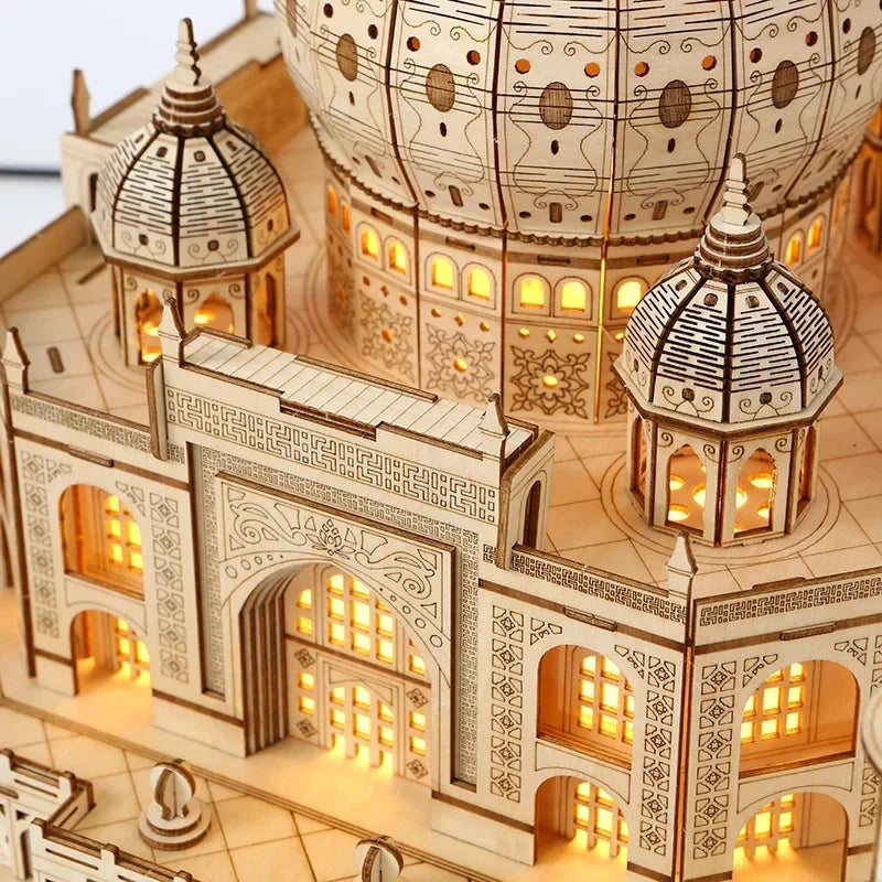 détail maquette mosquée miniature en bois avec éclairage led et motifs architecturaux orientaux