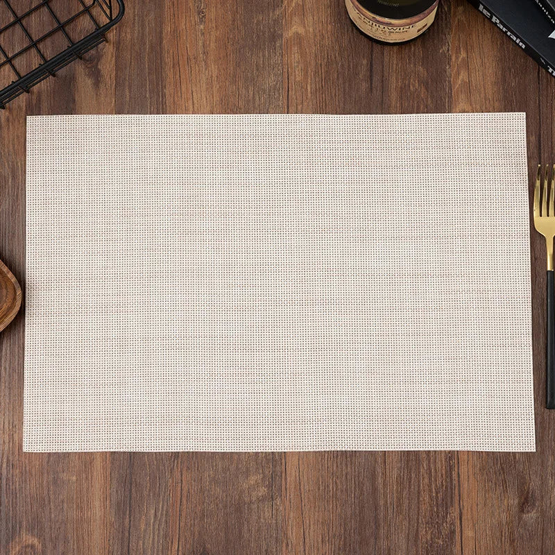 Tapis de table beige foncé en matière tissée résistante pour table intérieure