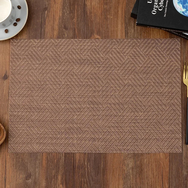 Tapis de table beige à motif chevrons élégant pour protection et décoration de table